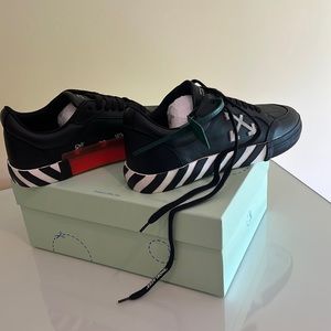 Off-White low vulcanized calf leather black-white size 45